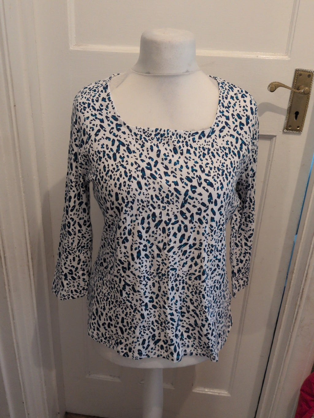 Ladies Bonmarche Size 16 Blue And White Leopard Printed Long Sleeve Blouse