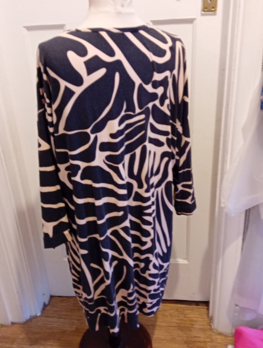 Ladies Virtuelle Luxe Size Small Brown/Black Long Sleeved Dress