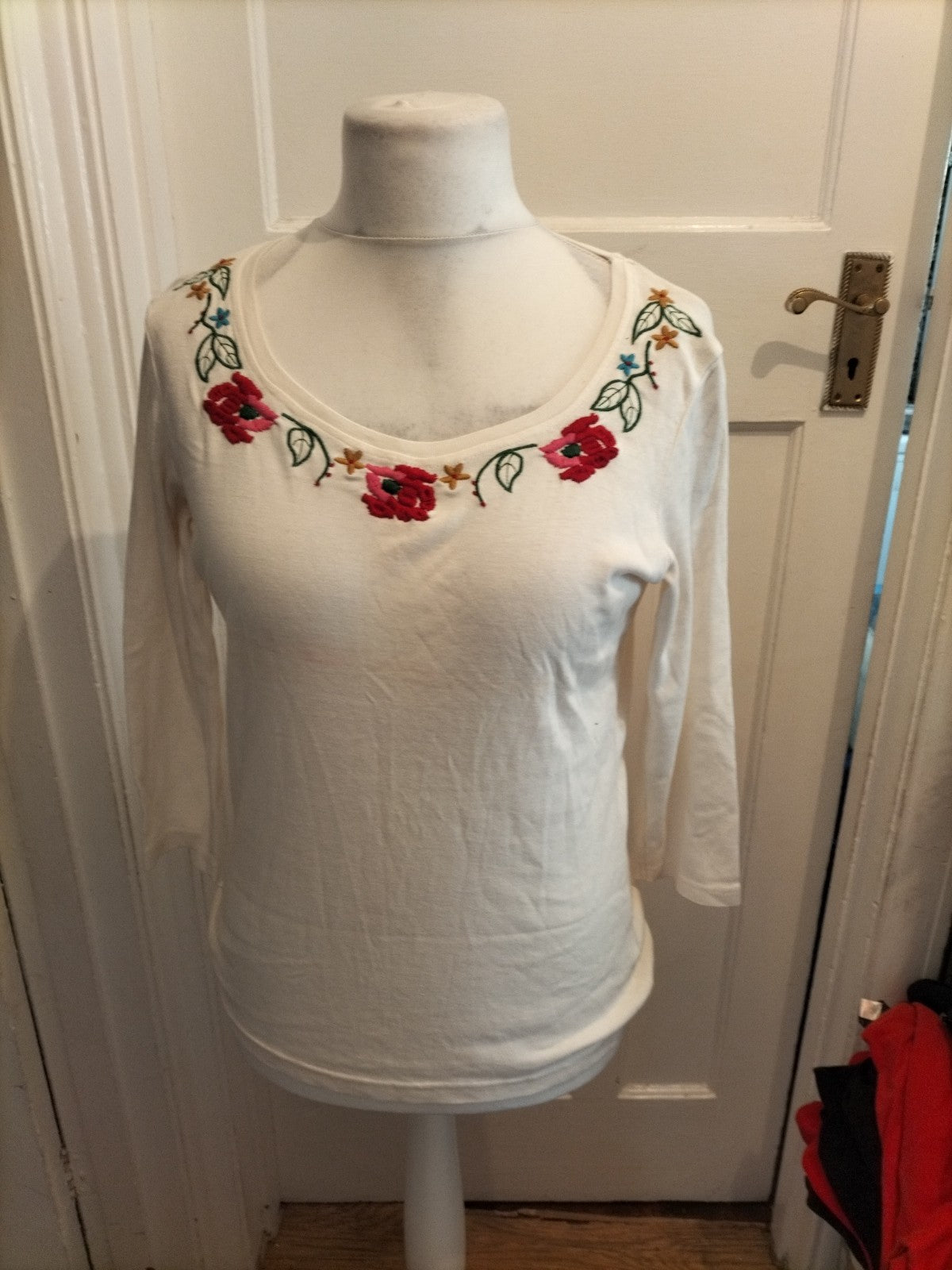 Ladies Cotton Traders Size 14/16 White Floral Blouse Faint Mark On Front