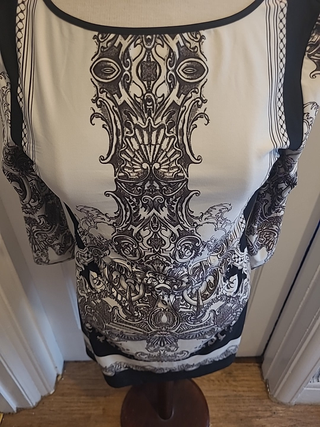 Ladies Wallis Size Small Grey Black Cream Aztec Style Long Sleeved Dress