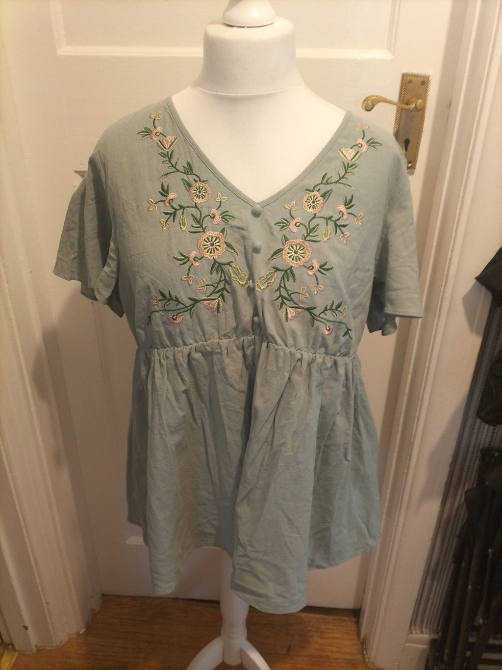 Ladies Shein Size XL Greyish Green Floral Short Sleeved V Neck Dress