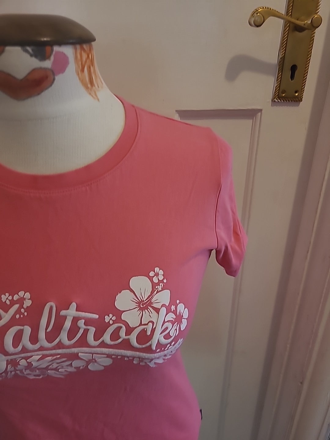 Ladies Saltrock Size 6 Pink Short Sleeved Tshirt