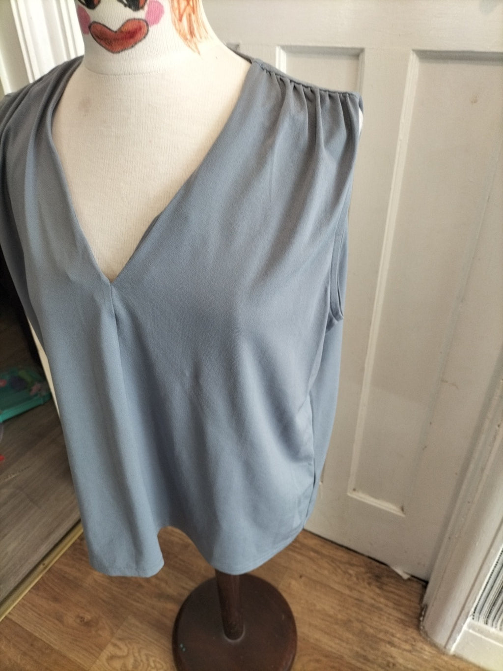 Ladies H+M Size Large Grey Sleeveless Blouse