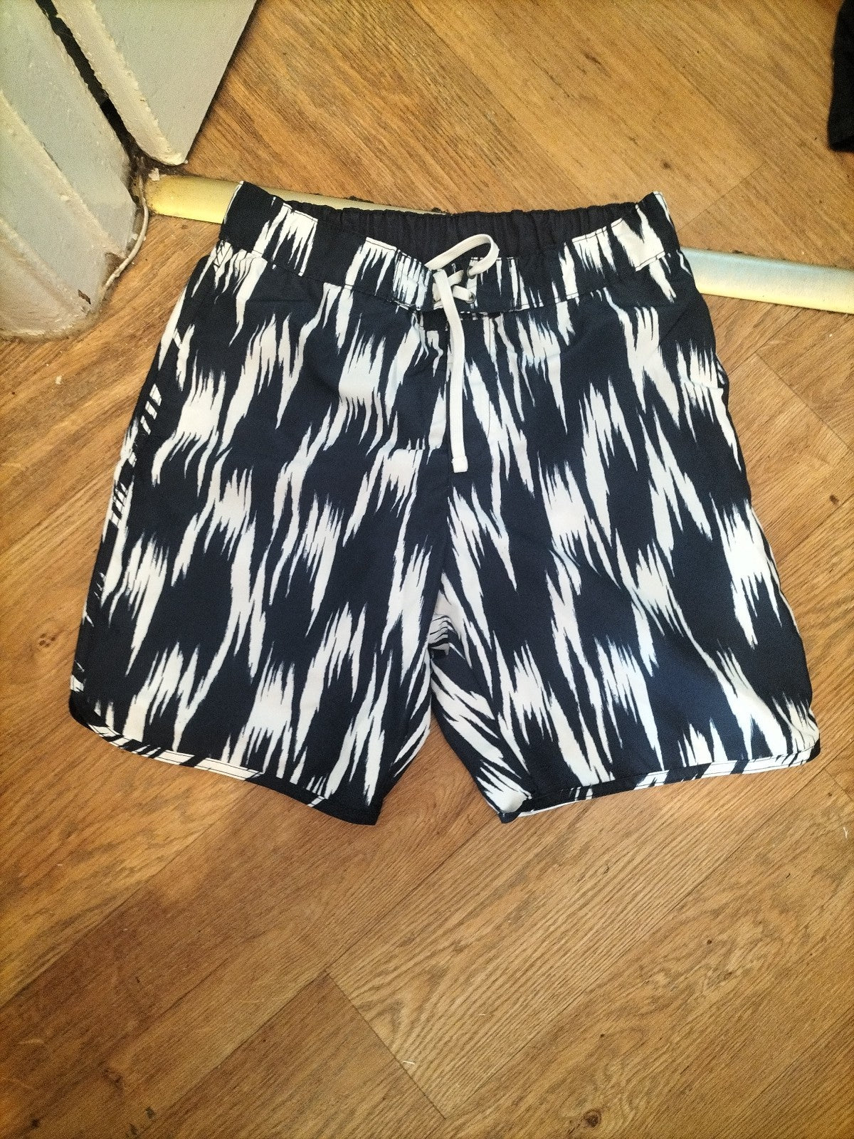 H&M Medium Navy And White Mesh Lined Elasticated Swim Shorts