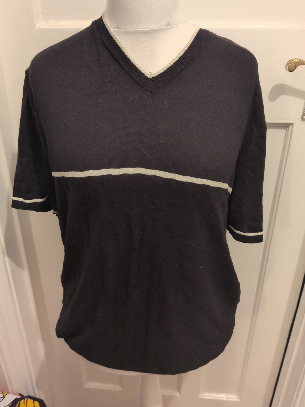 Mens Bhs Size XL Black With White Trim Short Sleeve Tshirt