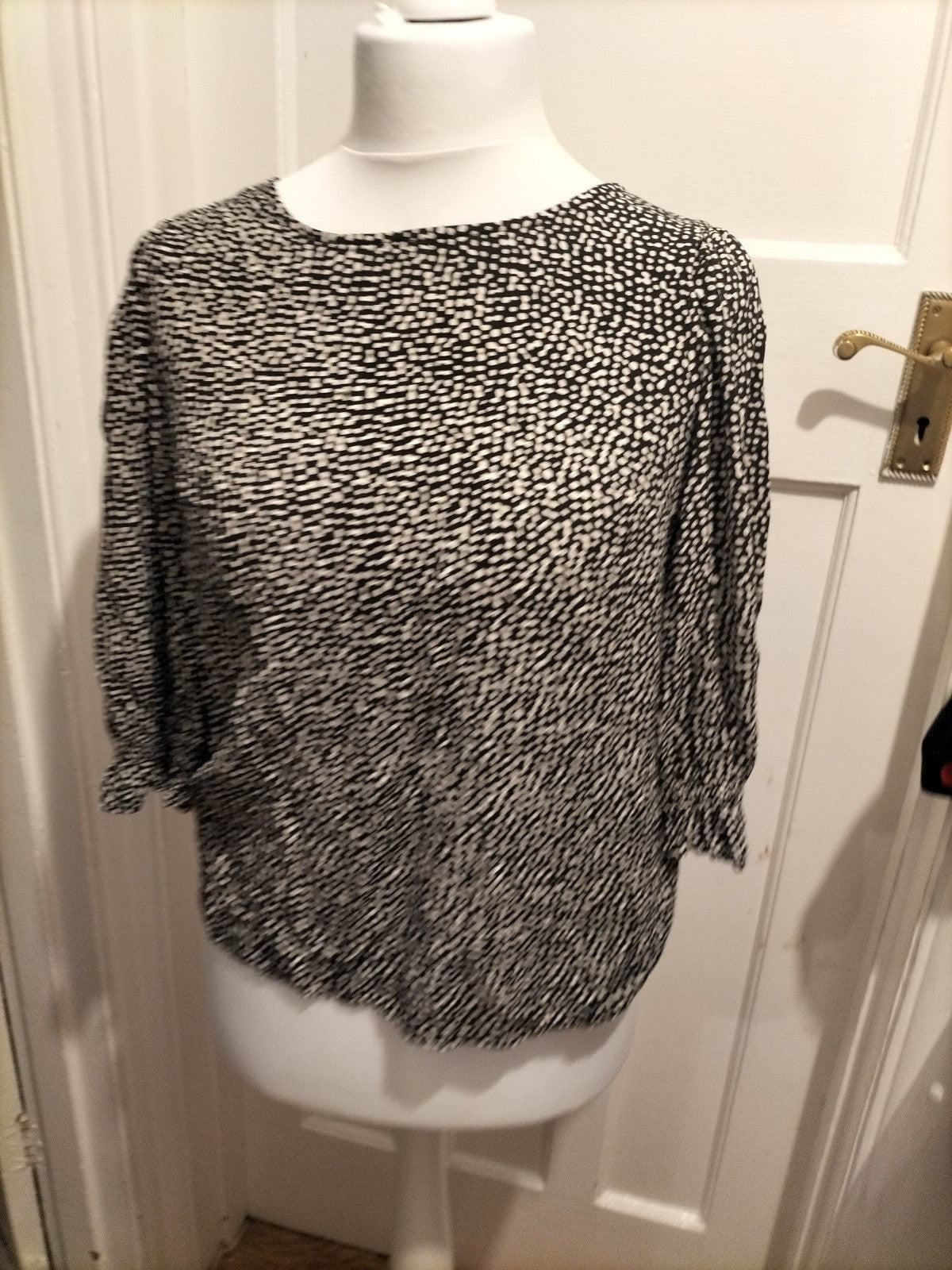 Ladies F+F Size 12 Black And White Short Sleeved Blouse