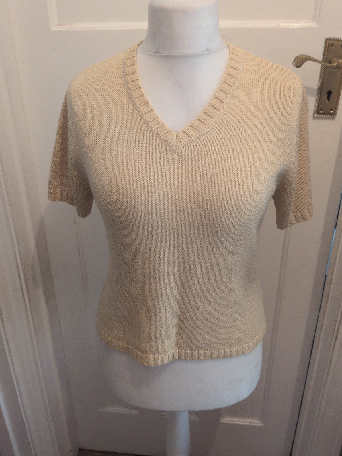 Ladies Essentials Size 14-16 Beige Short Sleeve V Neck Jumper