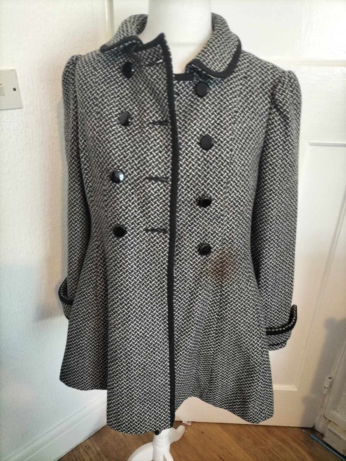 Ladies New Look Size 14 Fleck With Red Lining Jacket