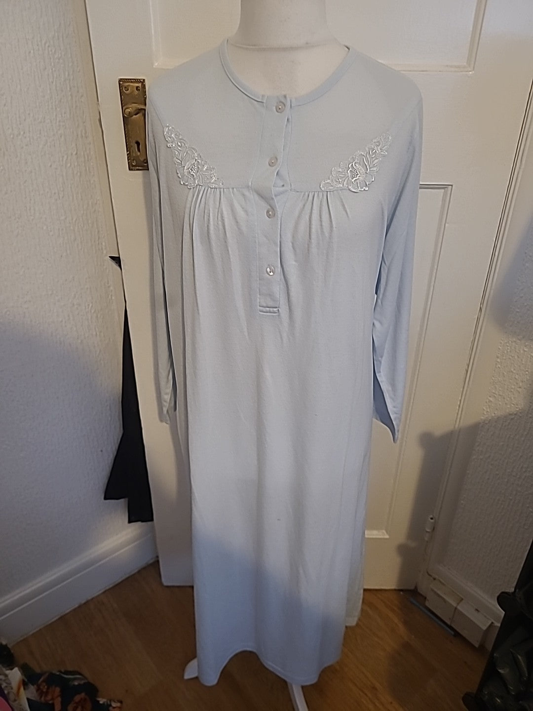 Cameo Size 12-14 Pale Blue Long Sleeved Night Dress Moderate Bobbling