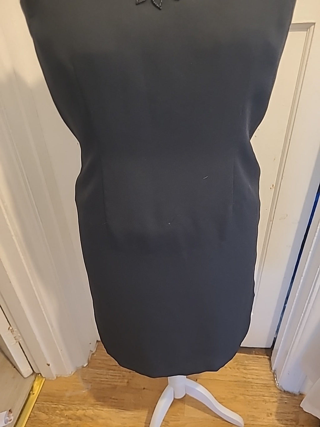 Ladies Dorothy Perkins Size 12 Black Sleeveless Dress With Patterned Neck Hem