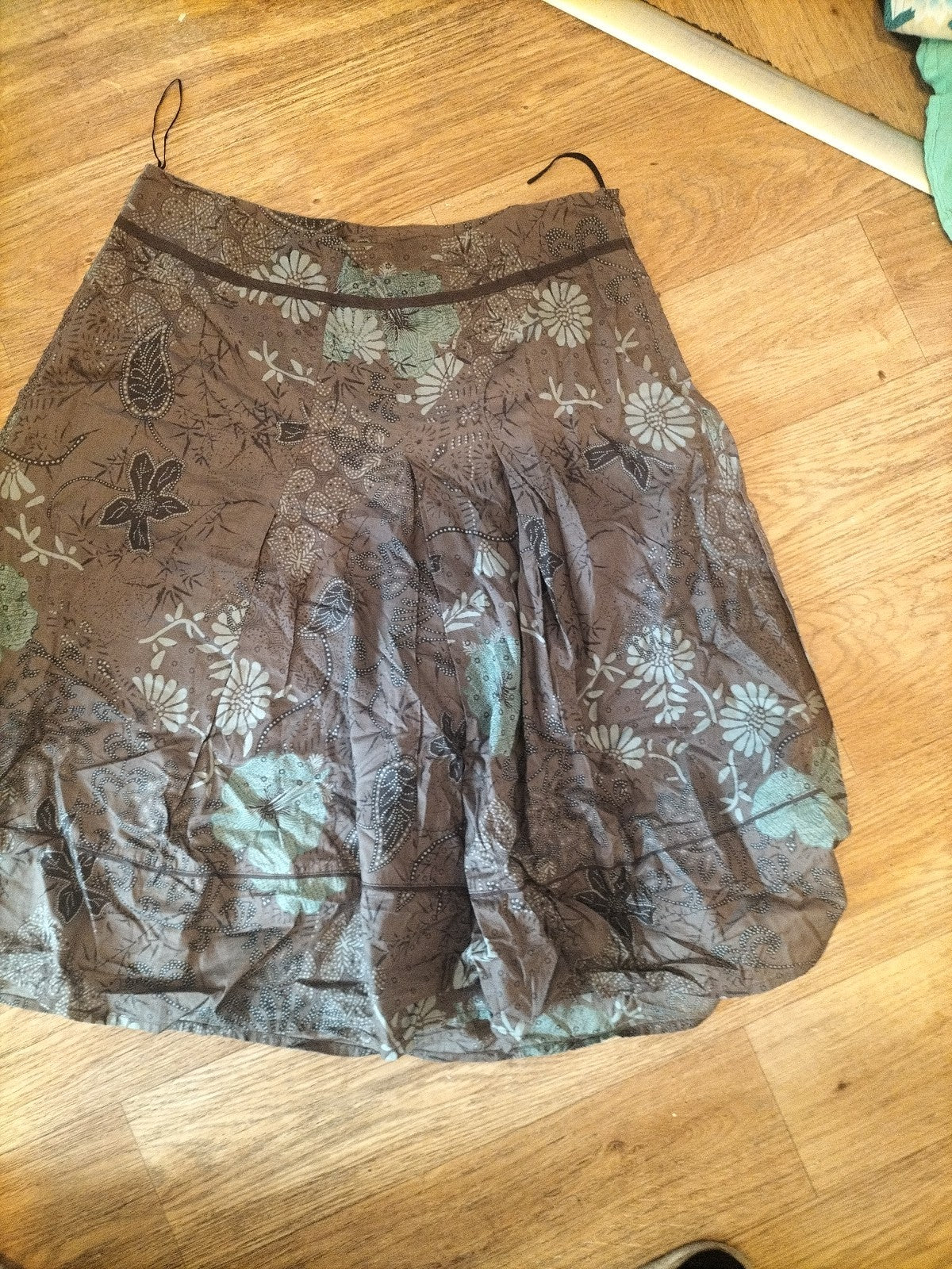 Ladies Sandwich Size Euro 42 Brown Floral Flare Skirt