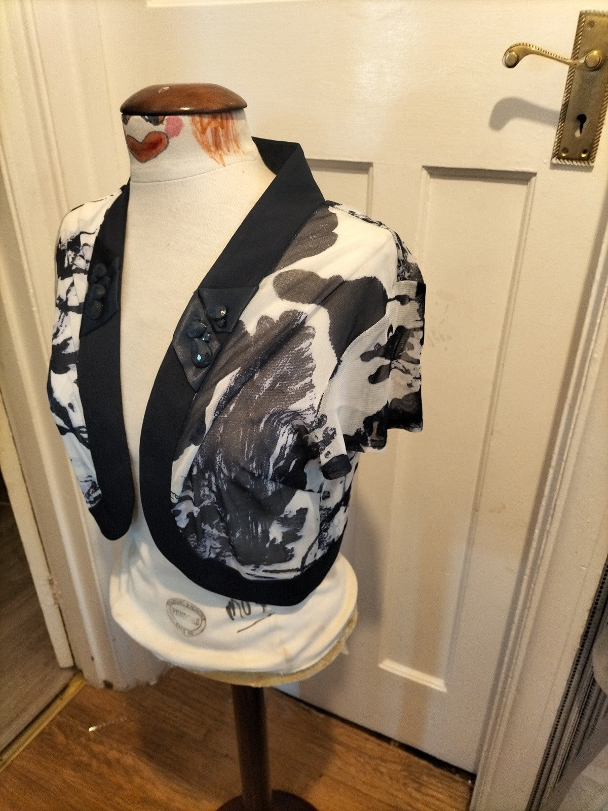Ladies Gold Size 12 Navy And White Floral Short Sleeved Open Top
