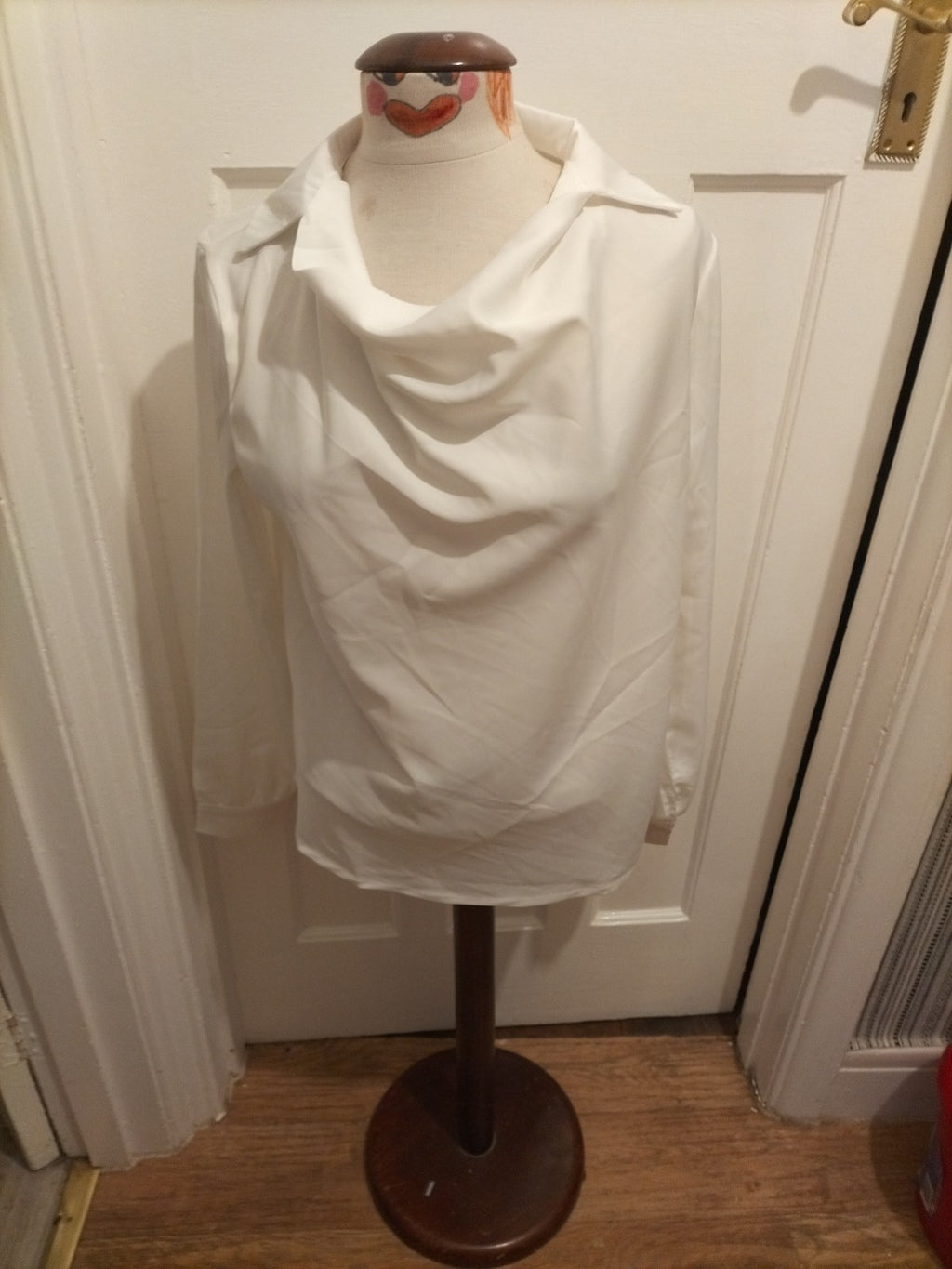 Ladies Size Large White Collared Long Sleeved Blouse