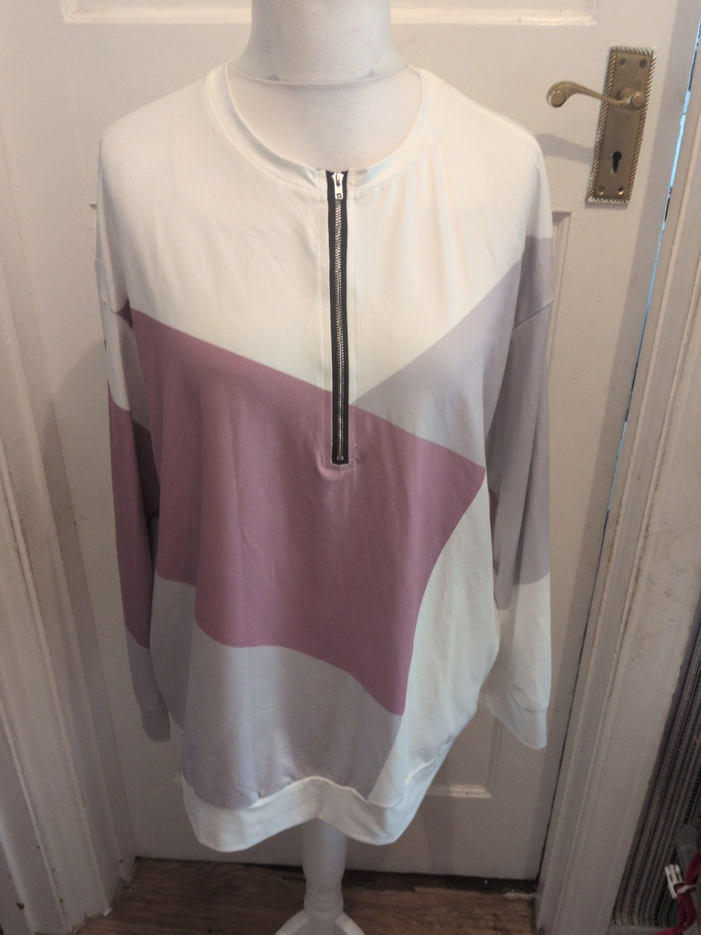 Ladies Size 3XL Grey White And Purple Long Sleeve Top