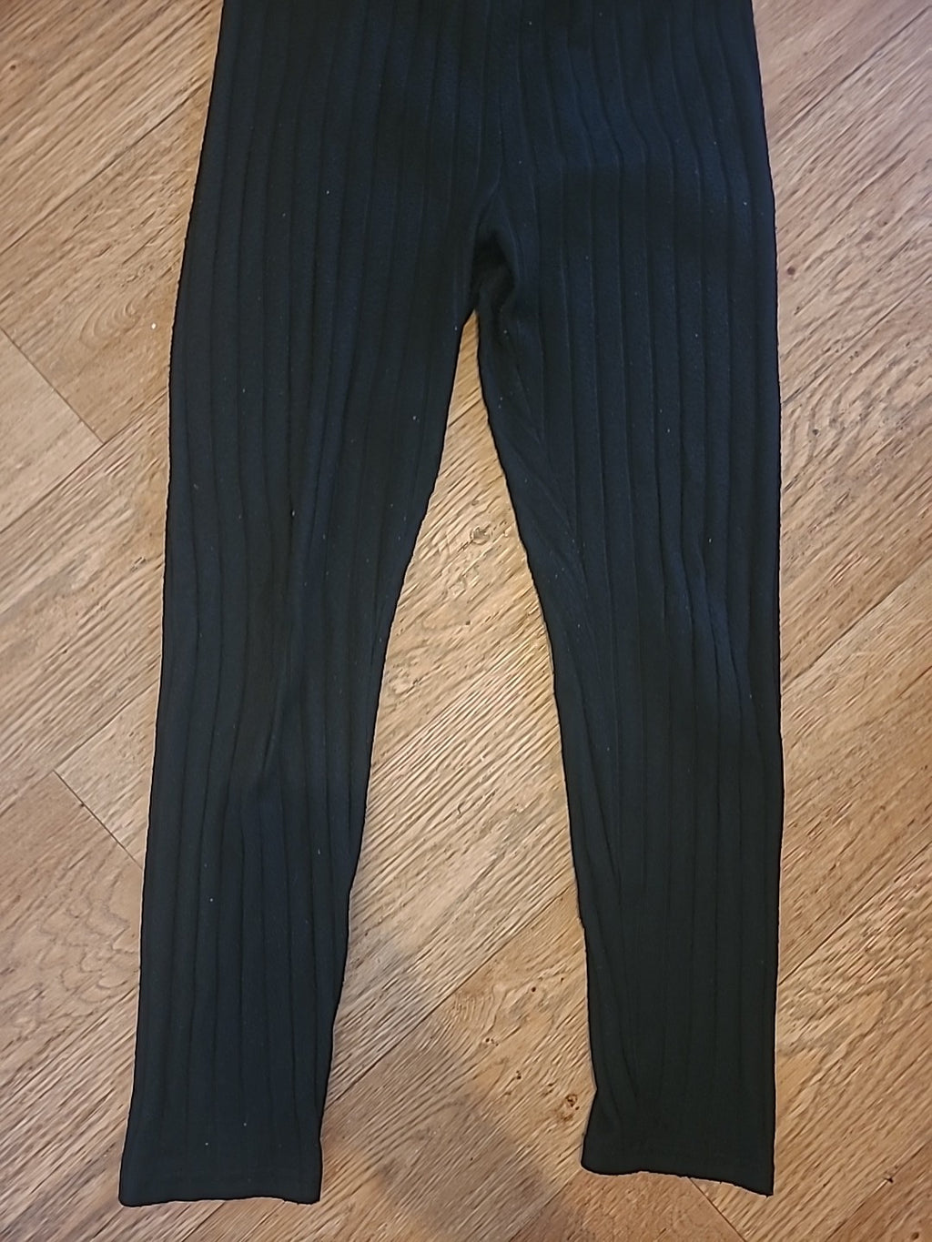 Ladies Manbrand Size Large Black Ribbed Long Sleeved Crop Top With Black Ribbed