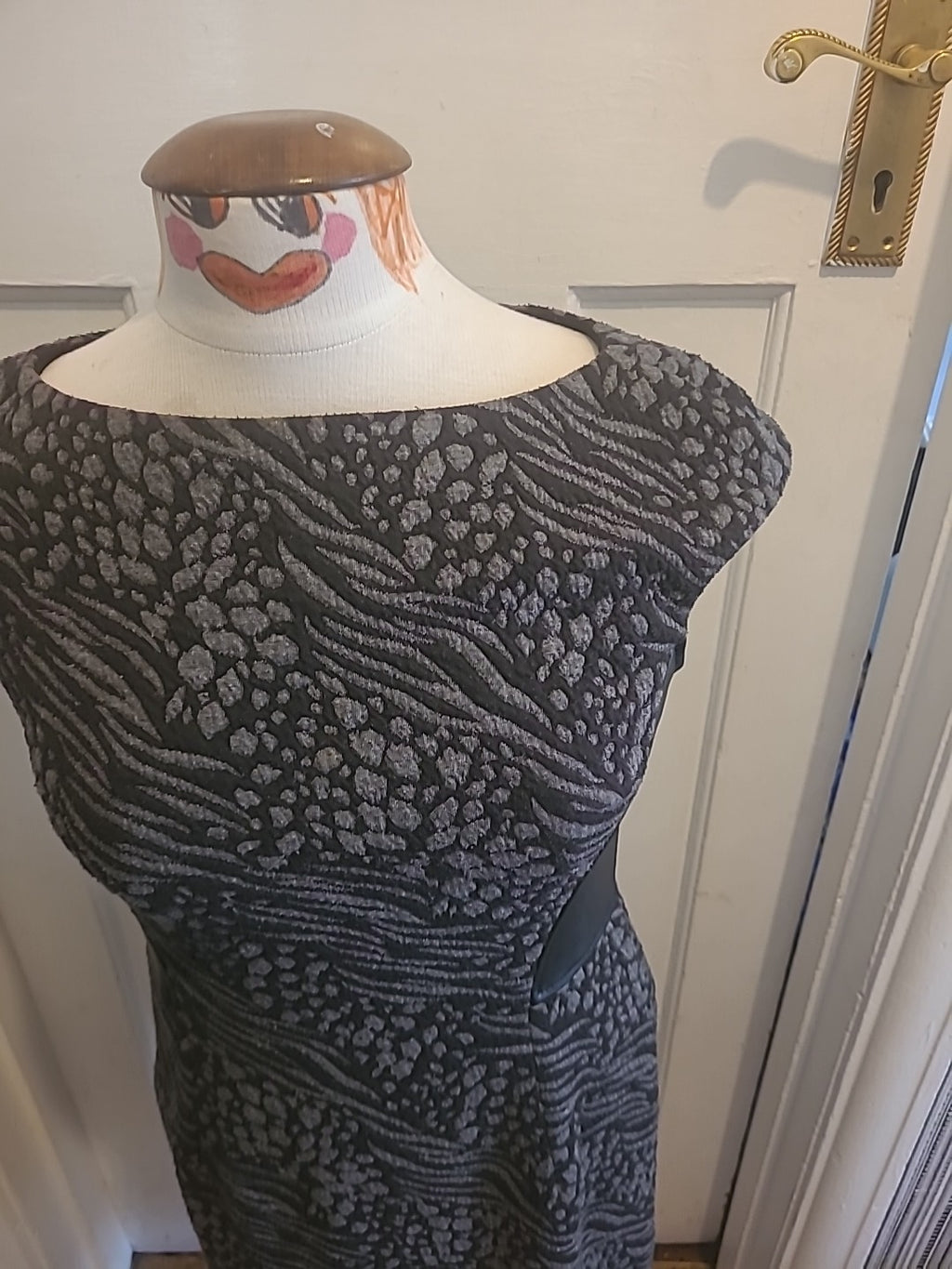 Ladies Maggy London Size 8 Grey Black Sleeveless Dress