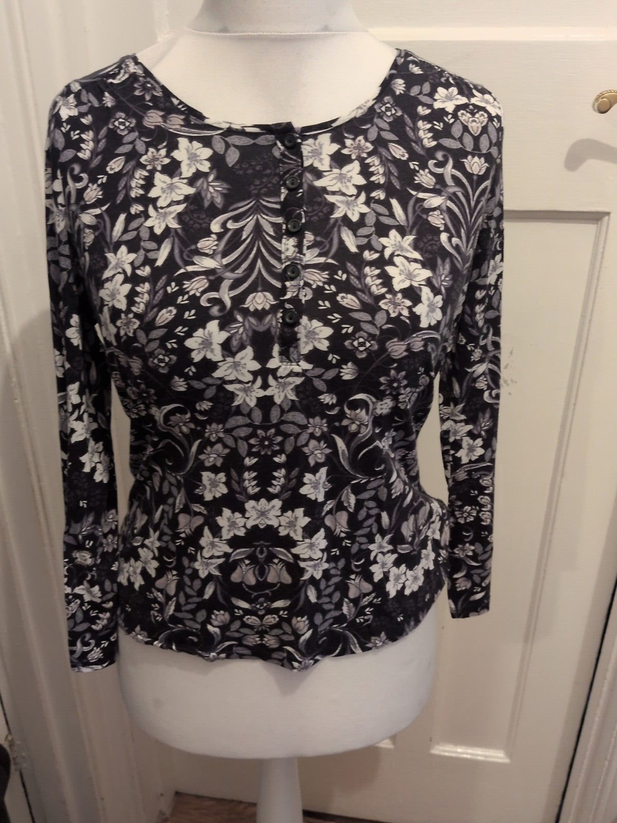 TU 12 Black/Grey/White Long Sleeve Floral Blouse