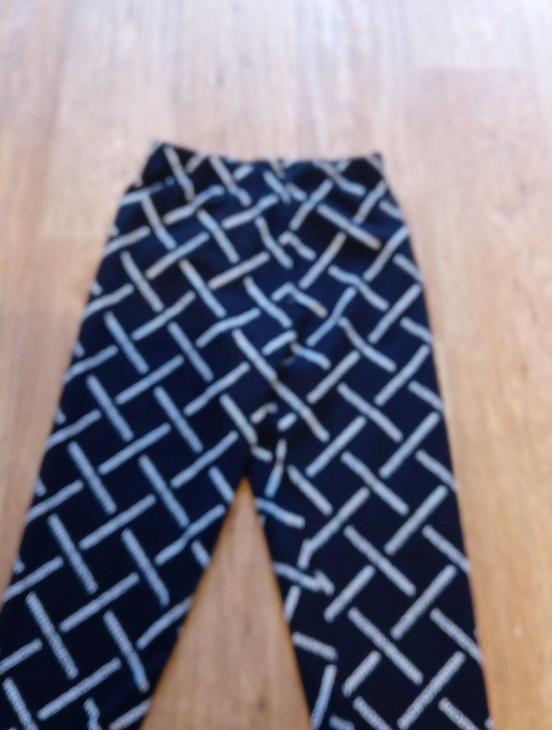 Ladies Asos Size 6 Black And White Weekend Collective Leggings