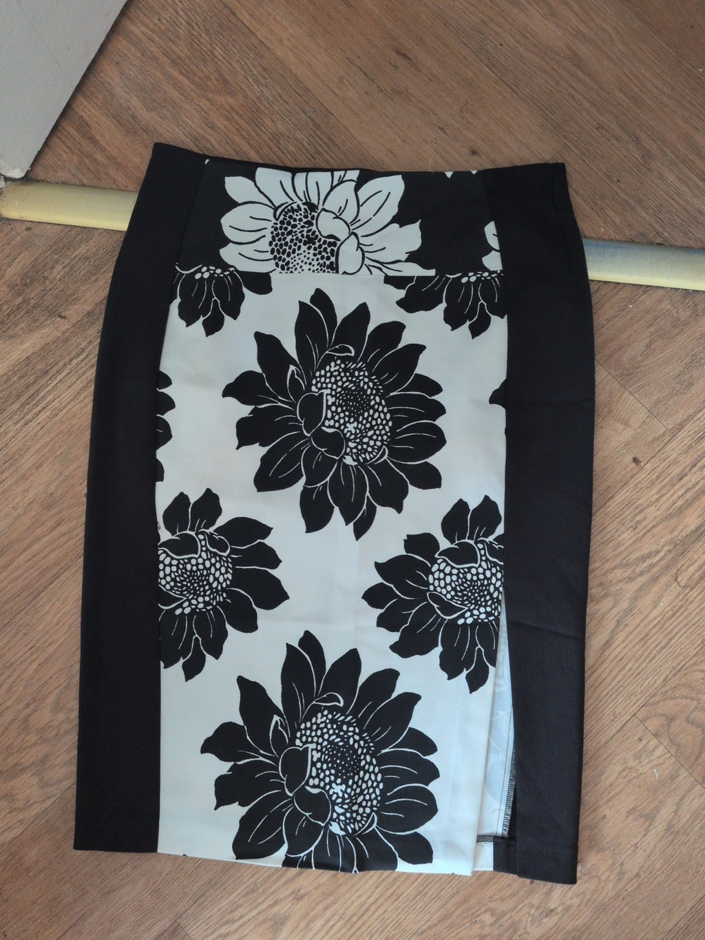 Next 12 Black And White Floral Petite Skirt Midi
