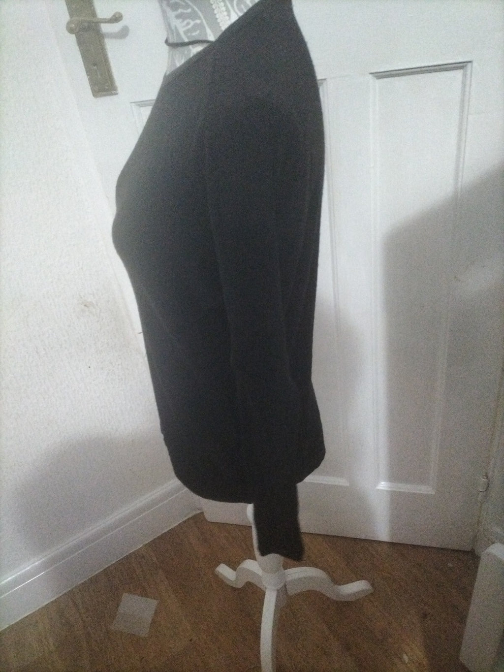 Ladies Size 6 Black Pullover Top