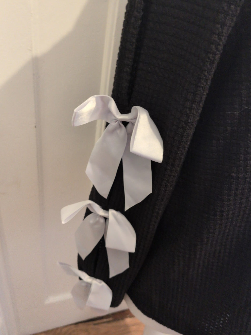 L/XL Black With White Bows Down Sleeves Pullover Jumper
