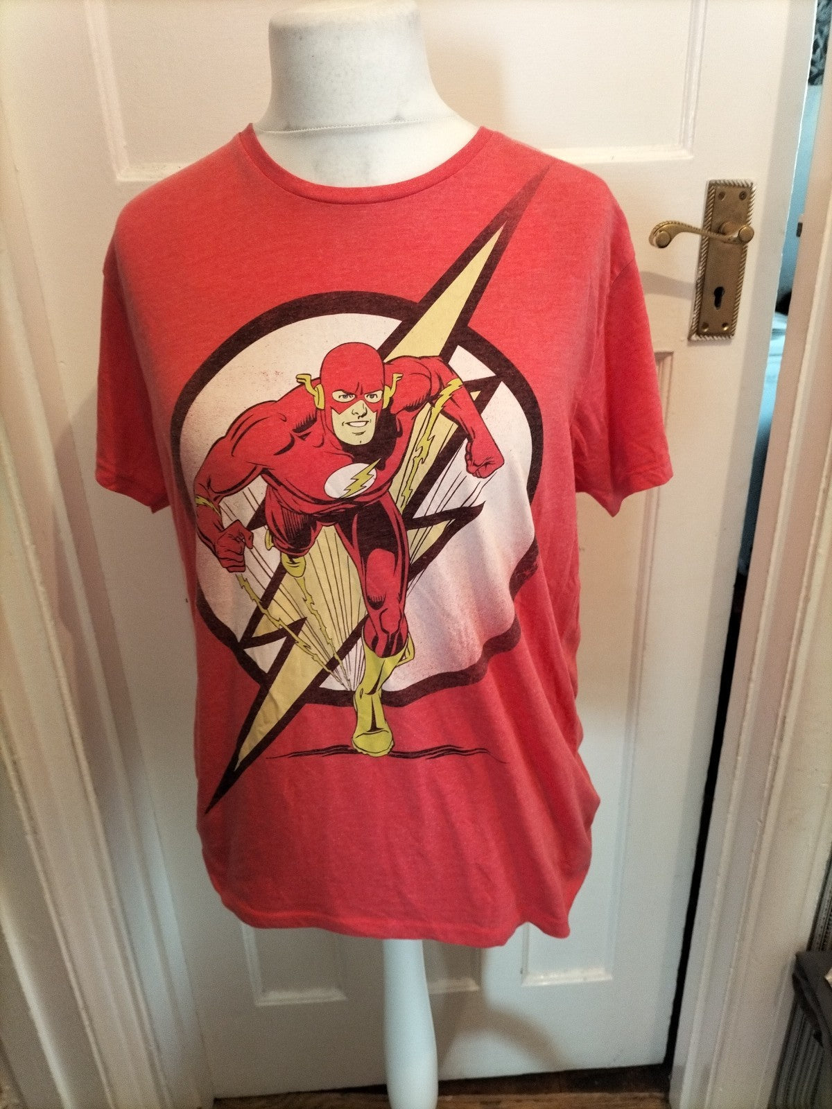Mens DC Comics Size Large Pink Print Tshirt Worn