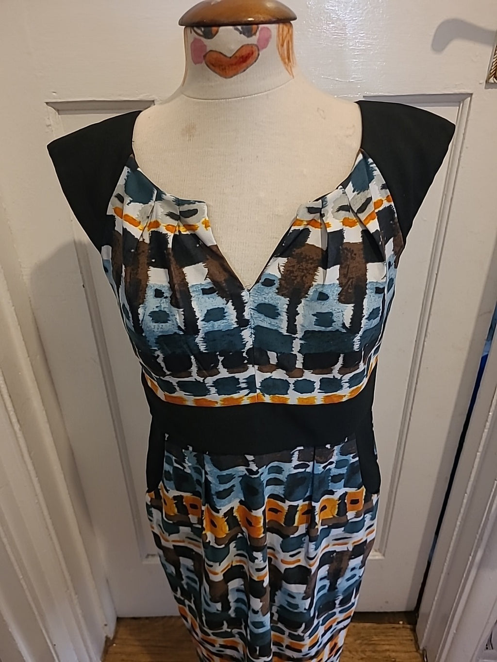 Ladies London Times Size 10 V Cut Sleeveless Dress