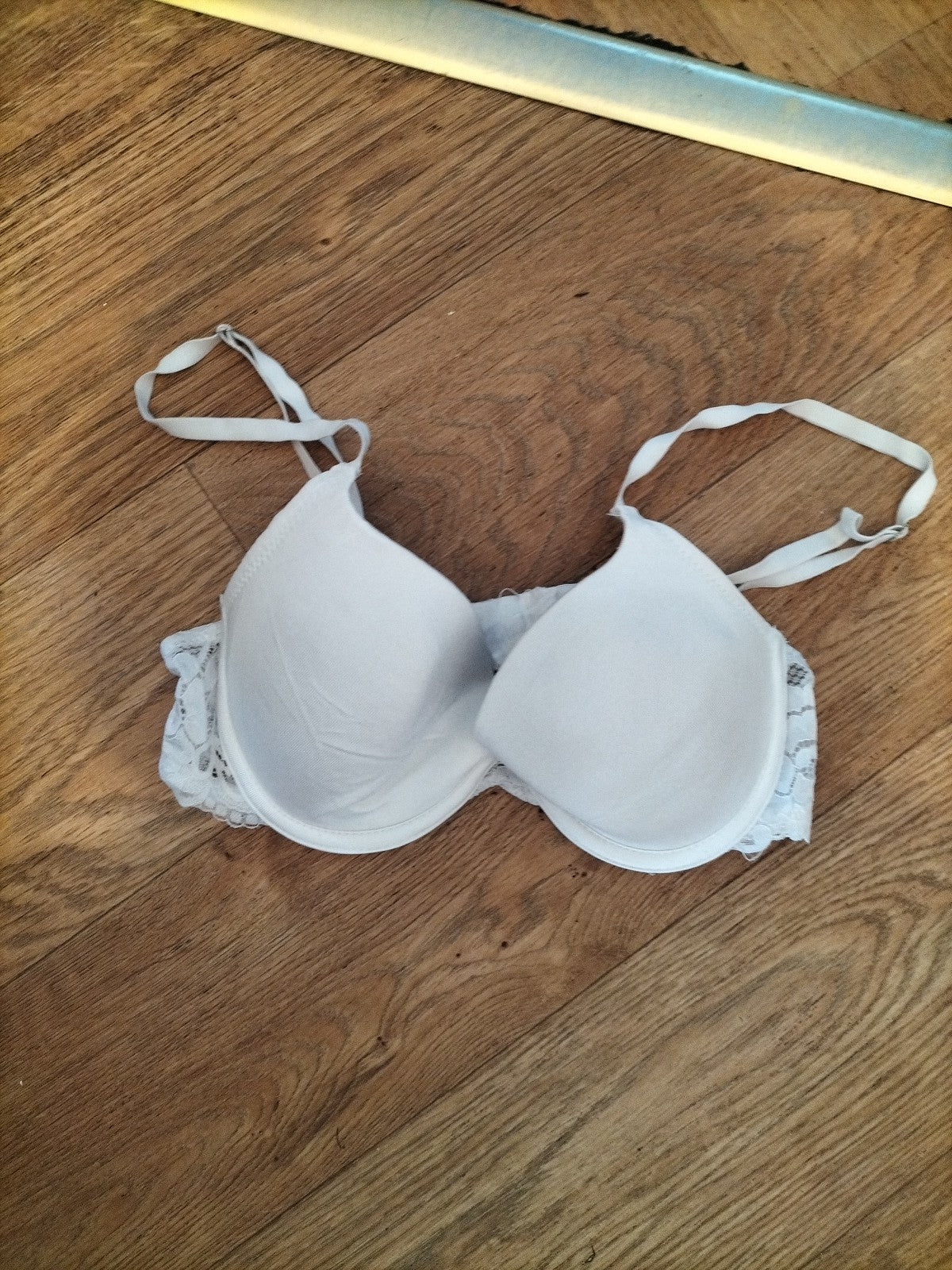75B White Padded And Wired Bra