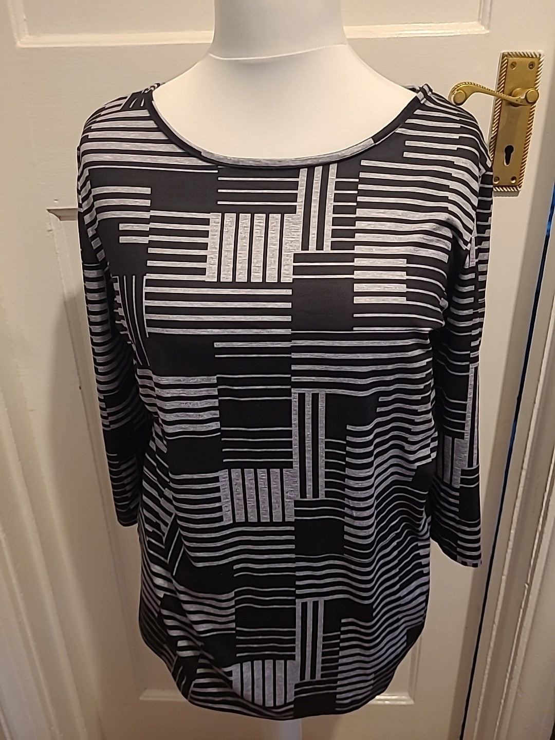 Ladies Emery Rose Size XL Black And Grey Square Patterned Tshirt