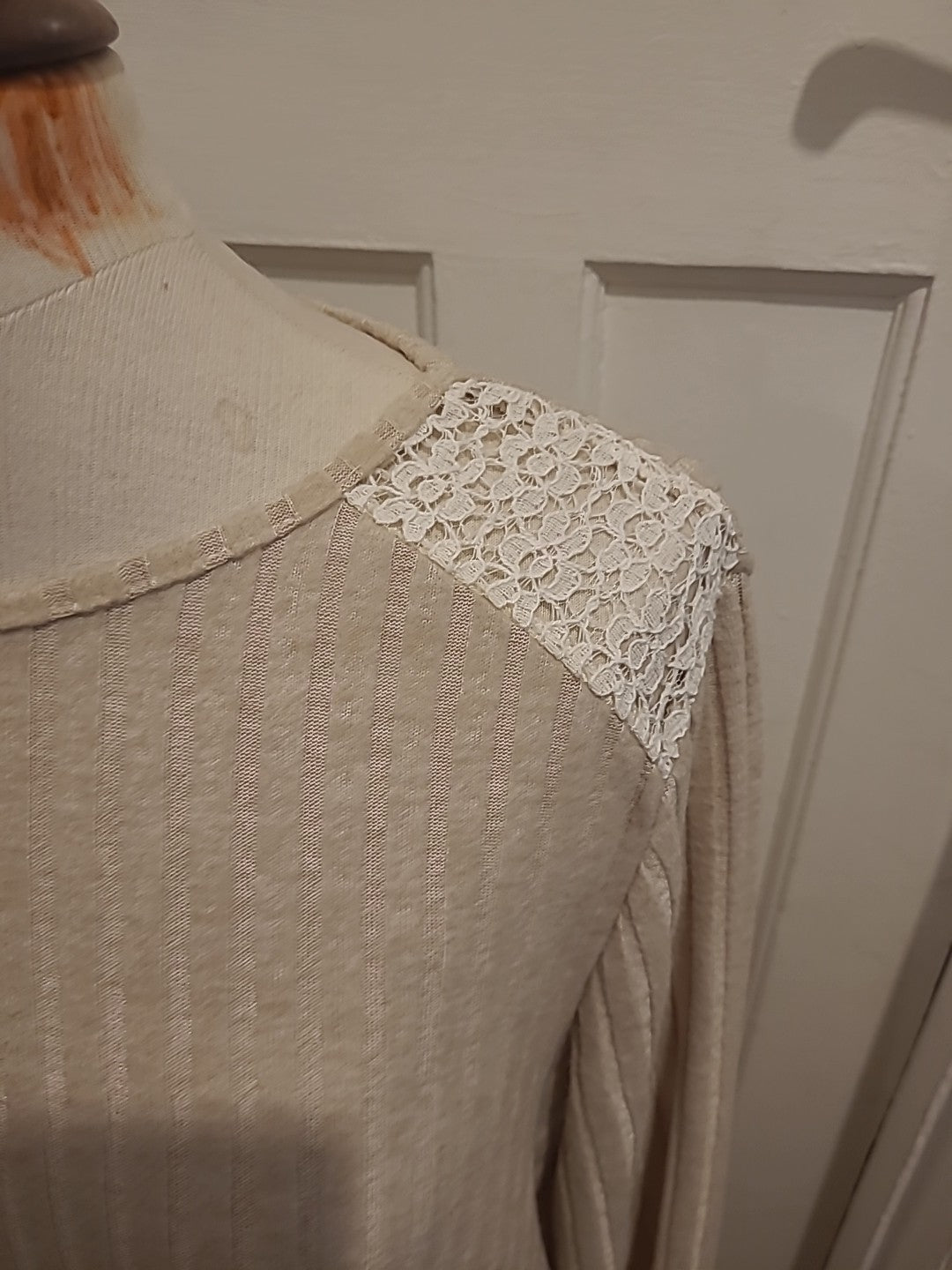 Ladies size 2XL beige ribbed long sleeved top