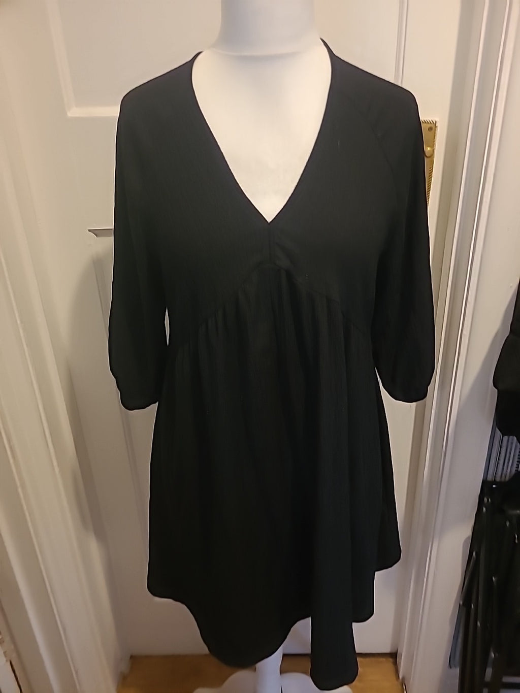 Ladies Primark Size Large 14-16 Black V Neck Short Sleeved Dress