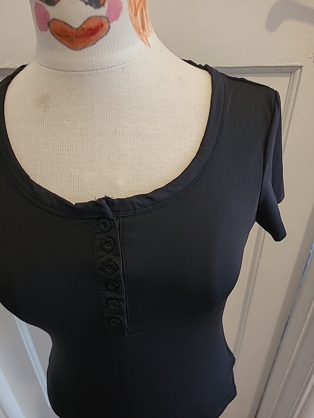 Ladies Medium Black Short Sleeved Blouse