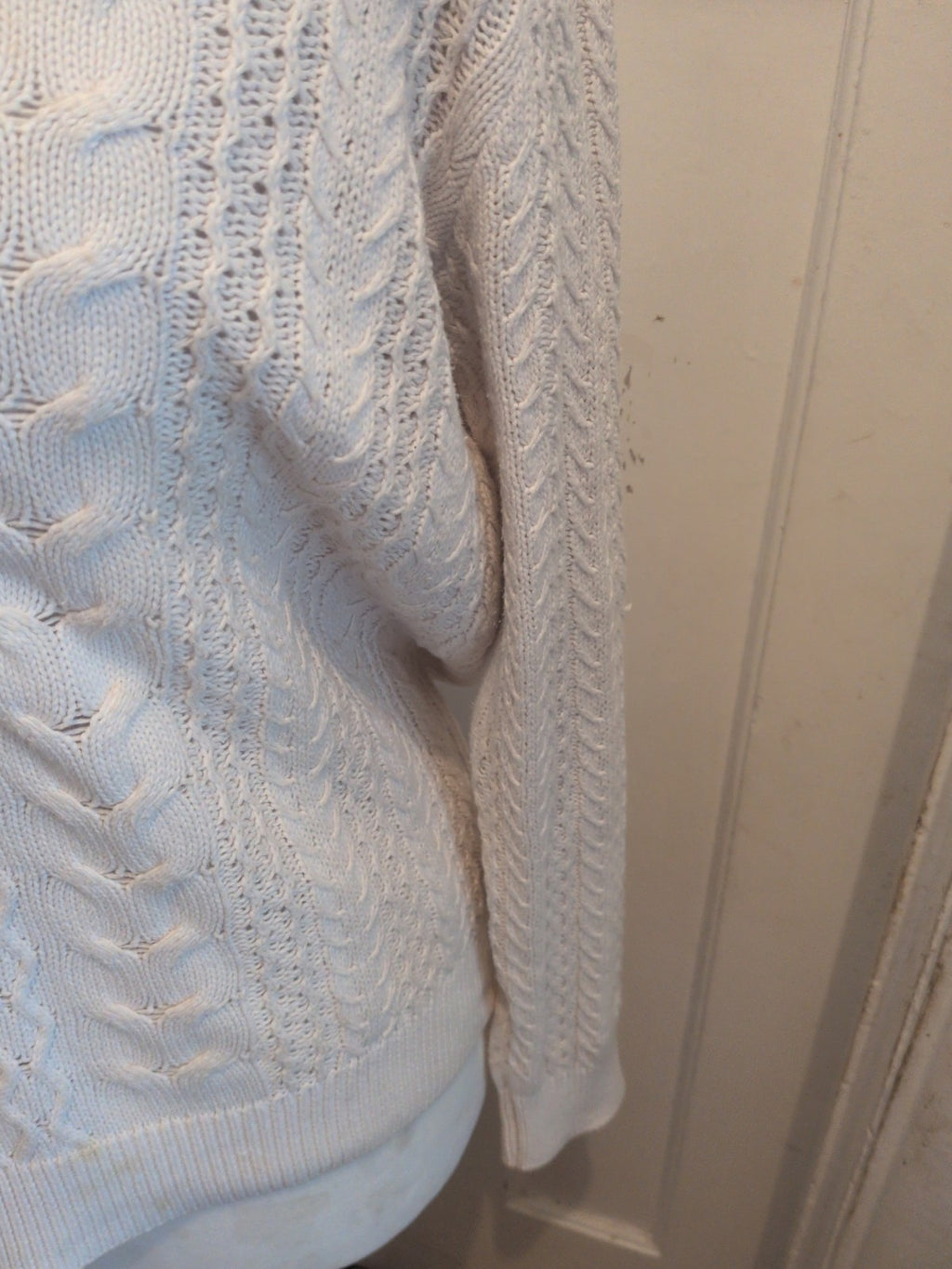 Ladies Tu Size 14 White Knit V Neck Long Sleeve Jumper(Small Marking)