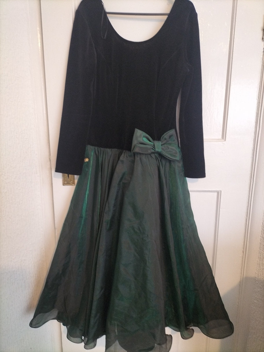 Ladies Opera Size 12 Black And Green Lined Under Long Sleeved Dress