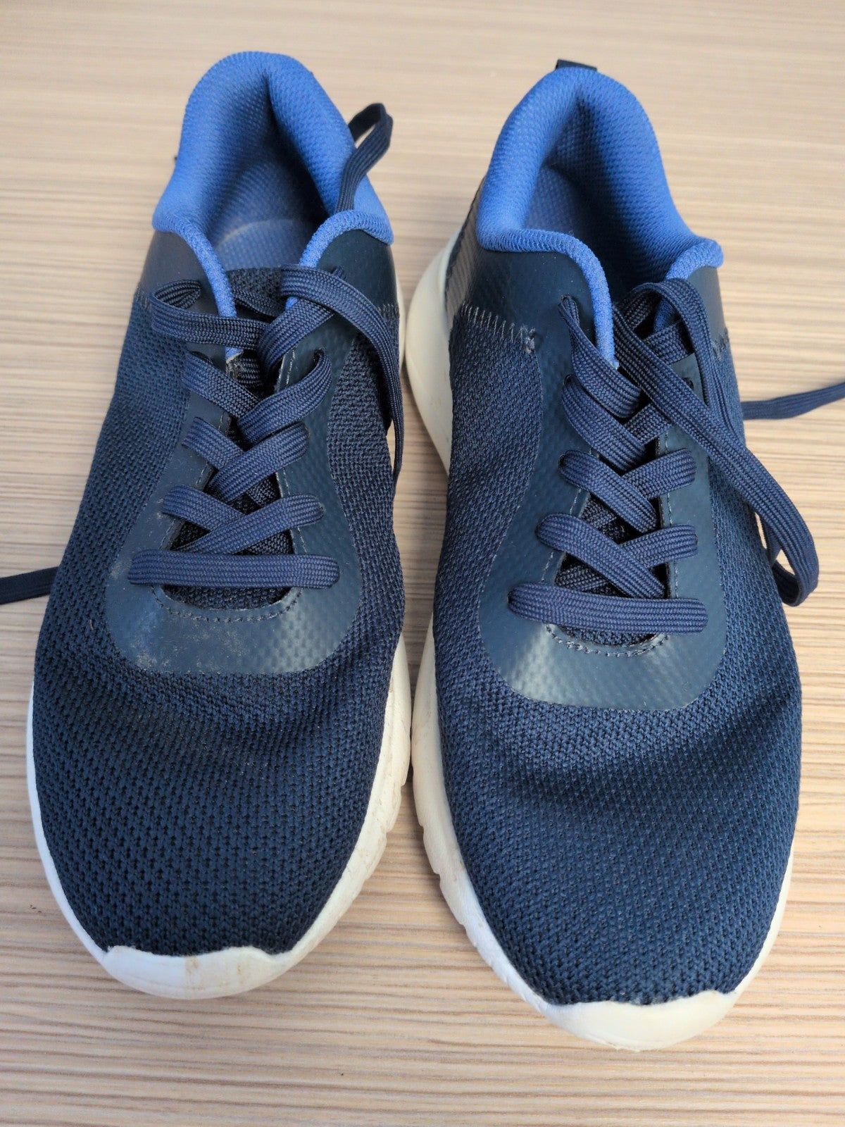 Good Move UK 4 Navy With Purple Trainers