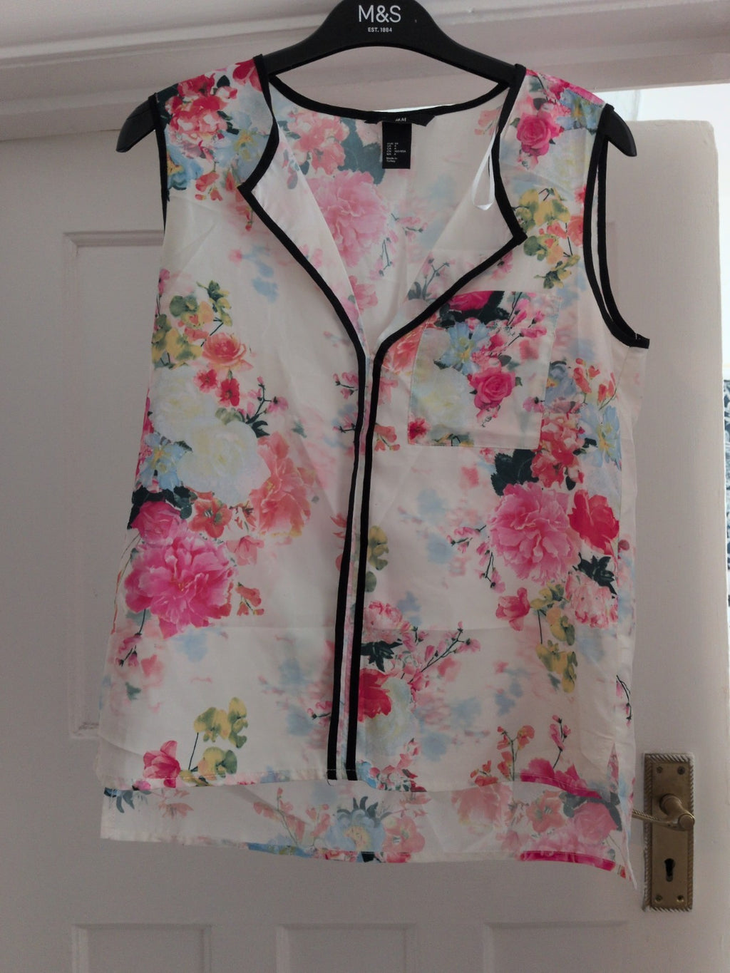 H&M 8 Multicoloured Floral Sleeveless Blouse