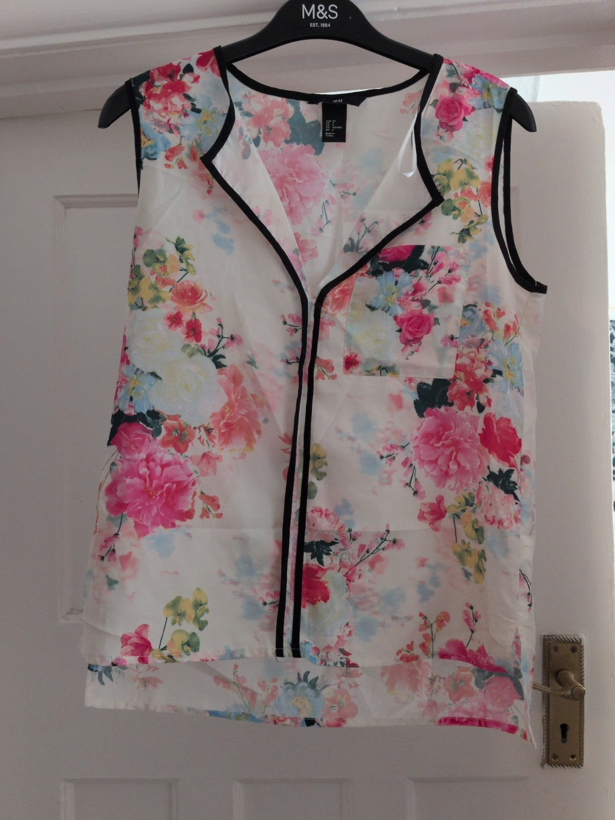 H&M 8 Multicoloured Floral Sleeveless Blouse