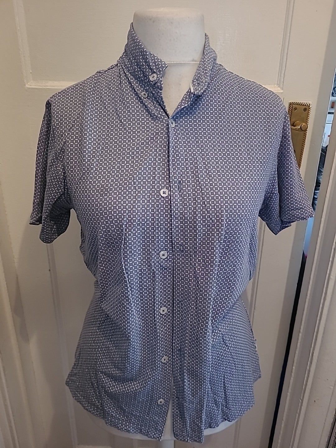 Mens Burton Size M Blue And White Short Sleeved Shirt
