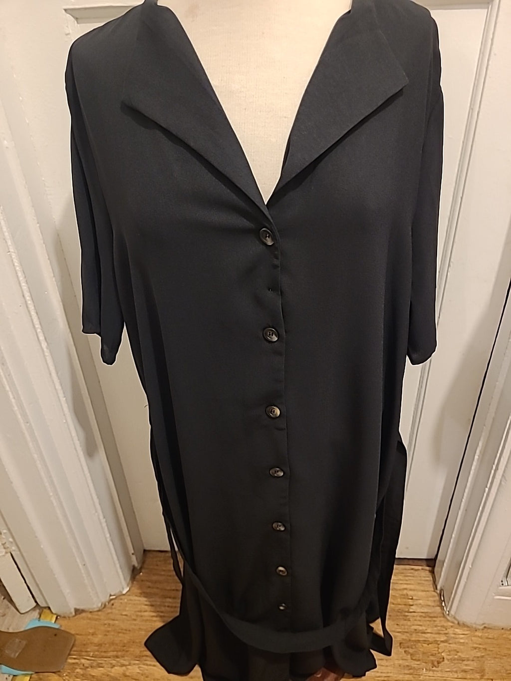 Ladies Shein Size 2XL Black Short Sleeved Buttoned Dress