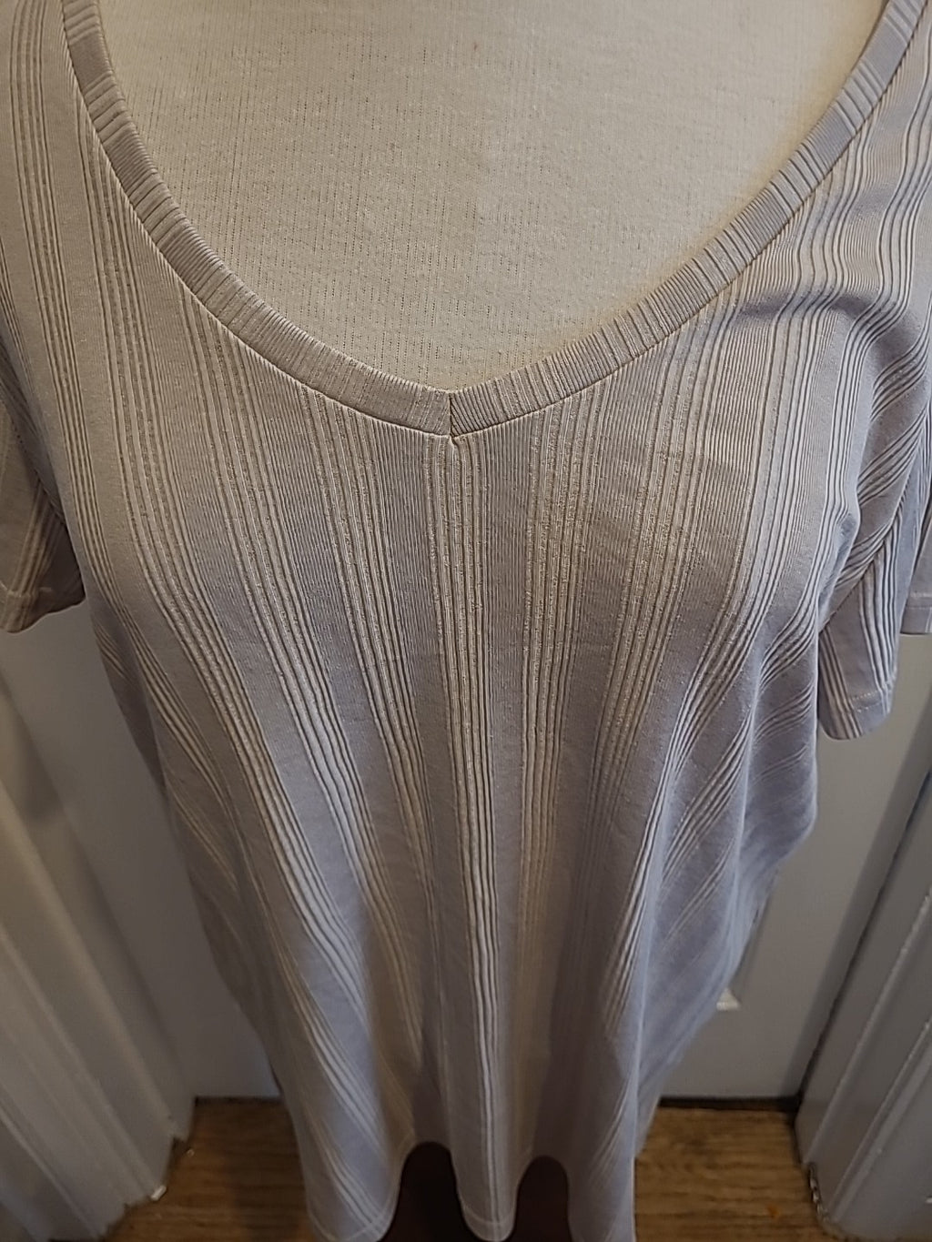 Ladies Beloved Size 3XL Beige Ribbed Short Sleeved Tshirt