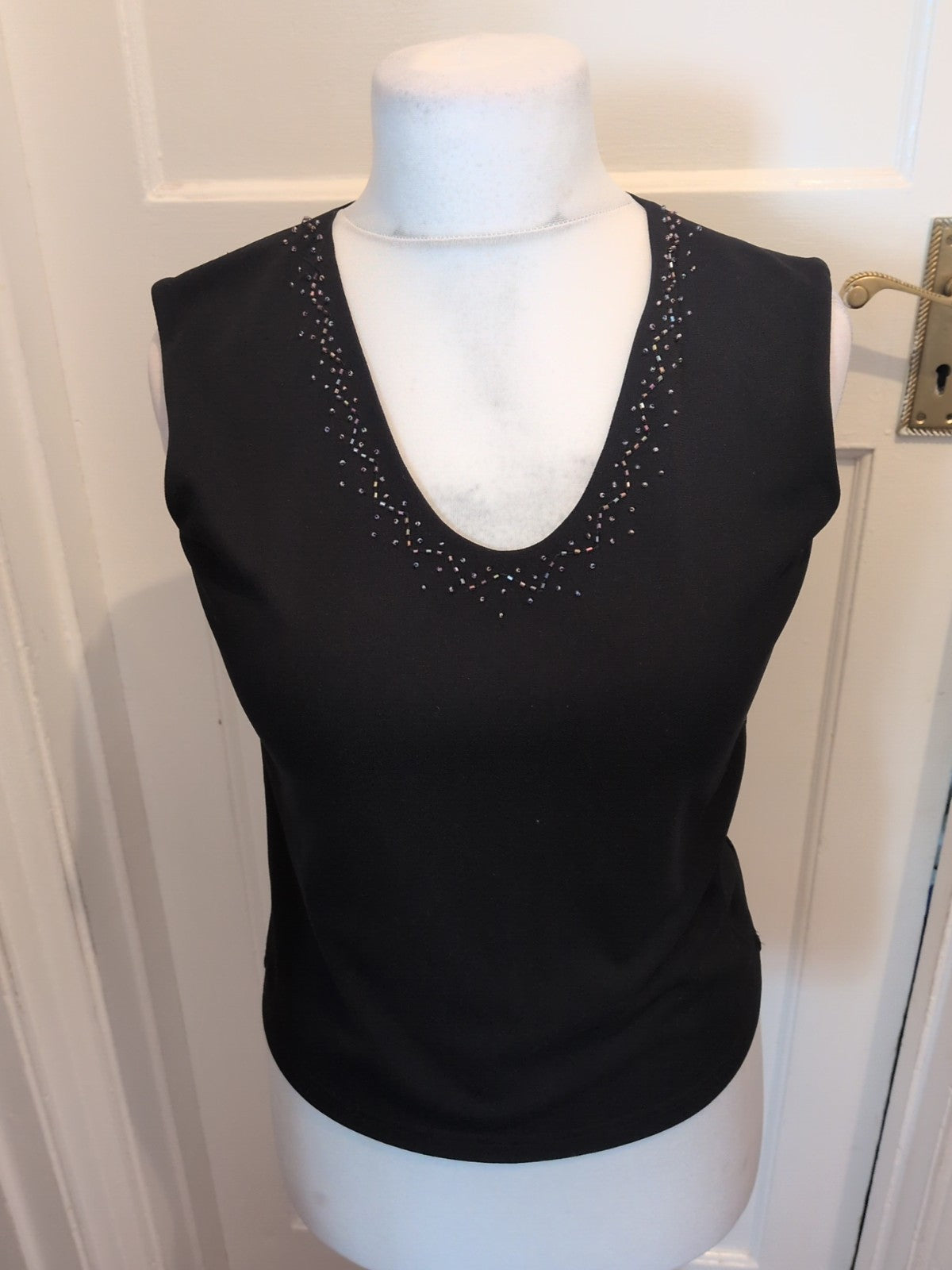 Ladies Epilogue Size 14 Black Patterned Neck Sleeveless Blouse