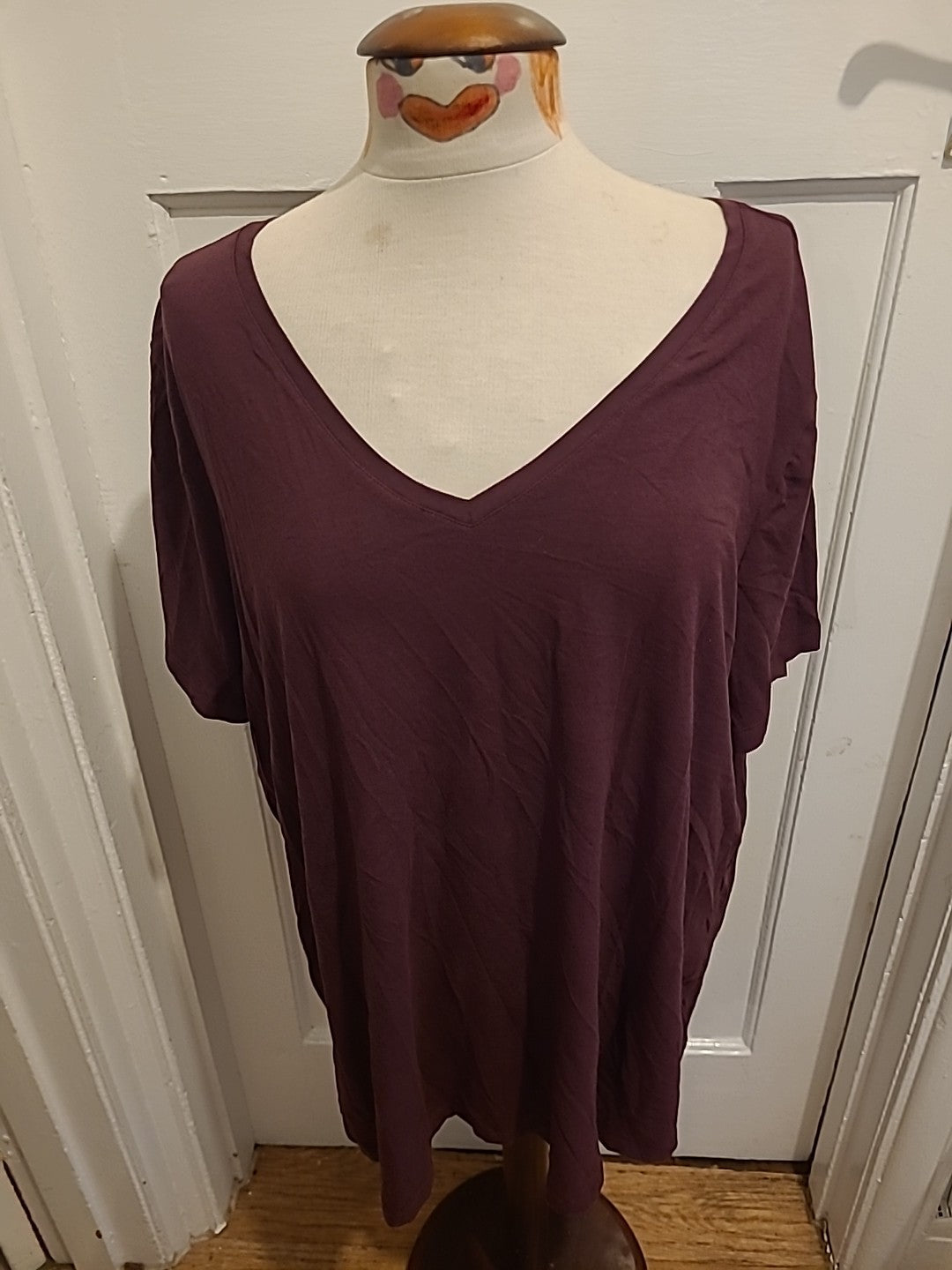 Ladies Amazon Essentials Size 3XL Plus Burgundy Short Sleeved Tshirt