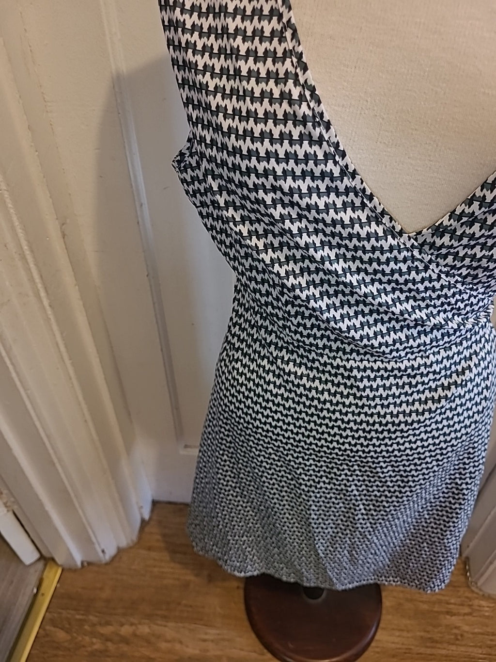 Ladies Size XL Green White Sleeveless Wrap Dress