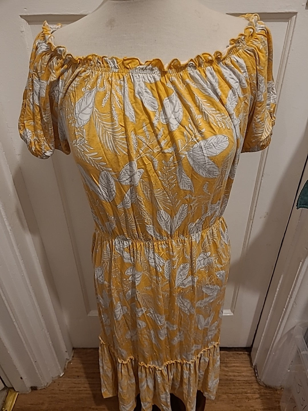 Ladies Peacocks Size 12 Yellow And White Floral Dress