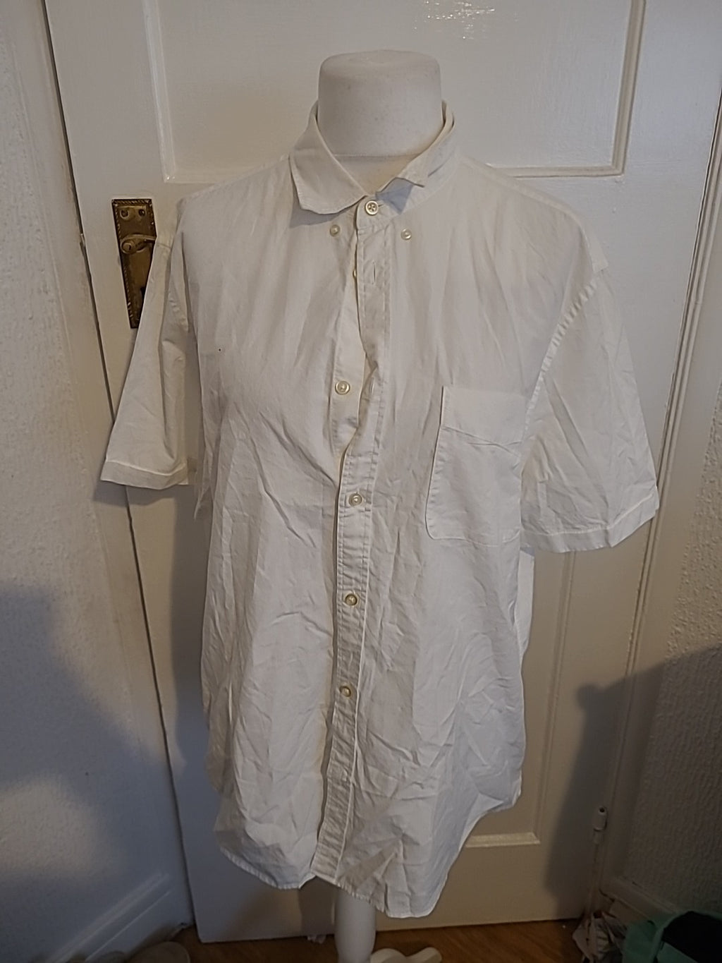 Mens MVP Size XL White Short Sleeved Shirt