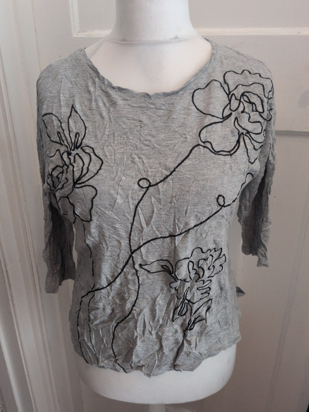 Nutmeg 10 Grey With Black Outline Floral T-shirt Blouse
