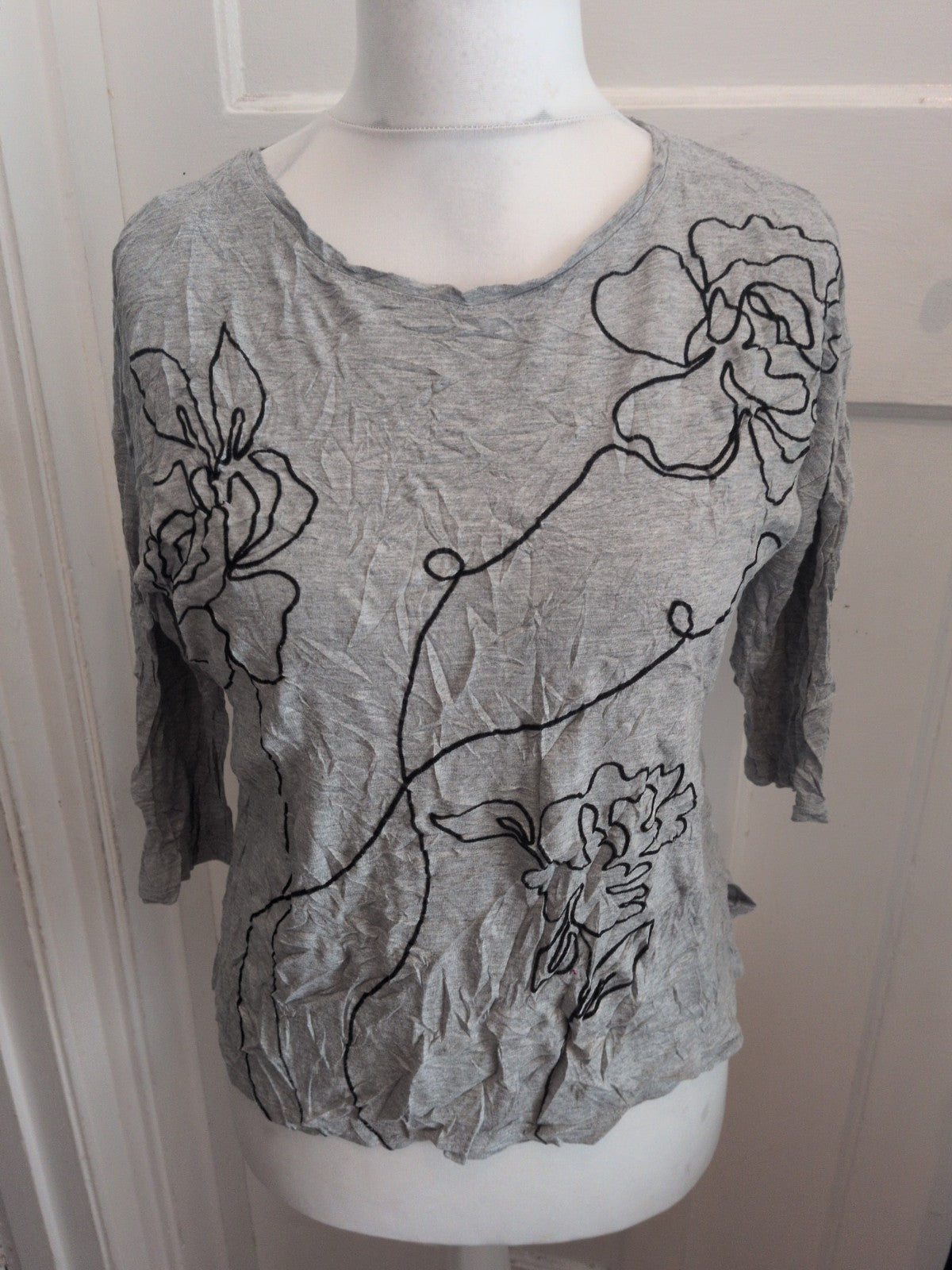 Nutmeg 10 Grey With Black Outline Floral T-shirt Blouse