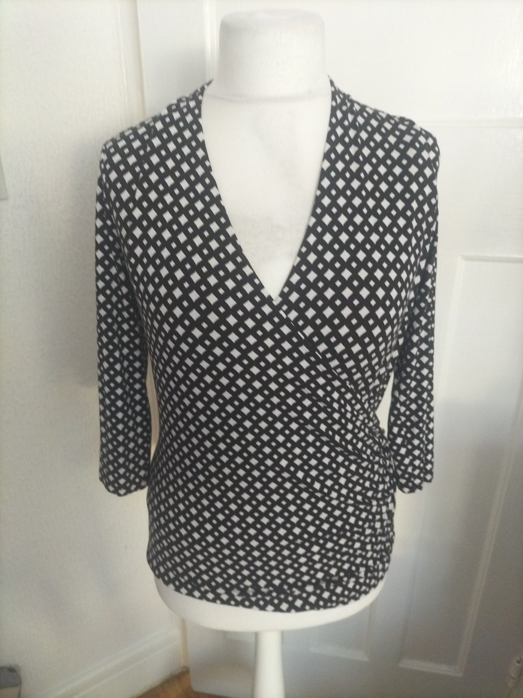 Ladies Hobbs Size M Black/White Square Patterned Blouse