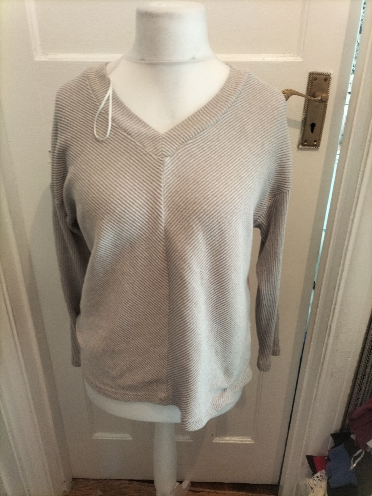 Jeff Banks 14-16 Flax Coloured Ribbed V Neck Jumper