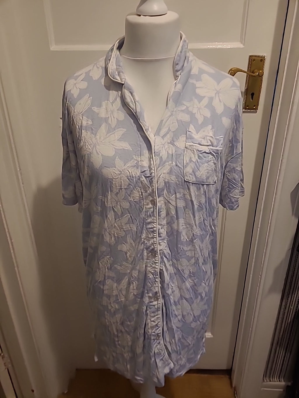 Ladies George Size 12-14 Blue And White Floral Short Sleeved Nighty